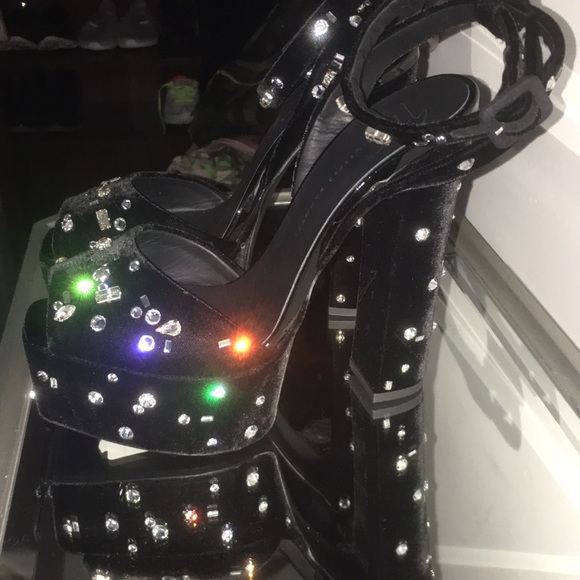 Giuseppe Zanotti crystal embellished shoes - Picture 7 of 8